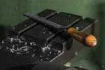 mocny metalowy stół warsztatowy