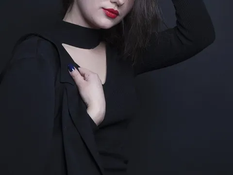 Modelowanie talii dzięki… spódnicy midi!